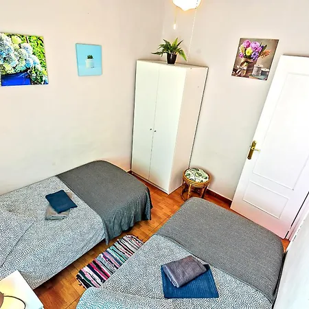 Plaza De Toros 3-bedroom With Balcony شقة *