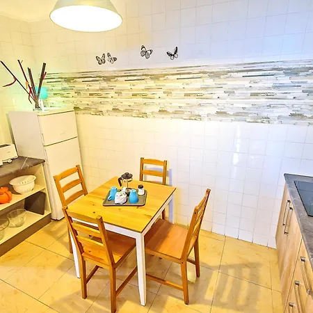 Plaza De Toros 3-bedroom With Balcony شقة *