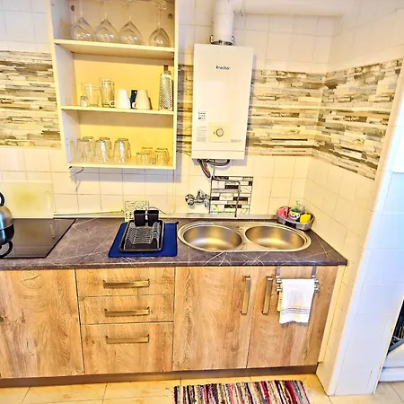 شقة Plaza De Toros 3-bedroom With Balcony *