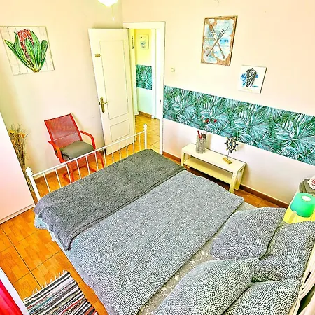 شقة Plaza De Toros 3-bedroom With Balcony *
